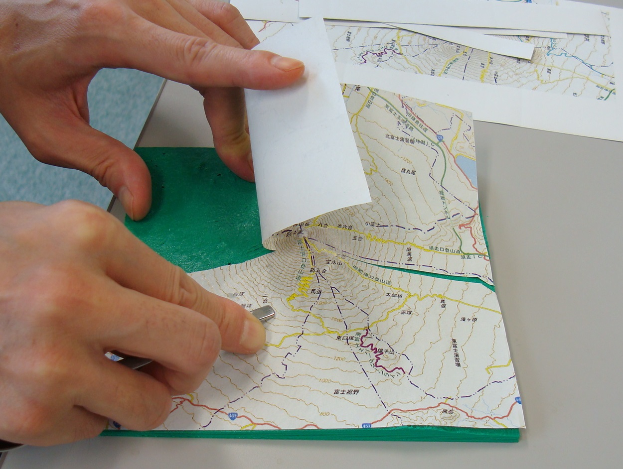 立体地図 模型に地図を貼り付ける例