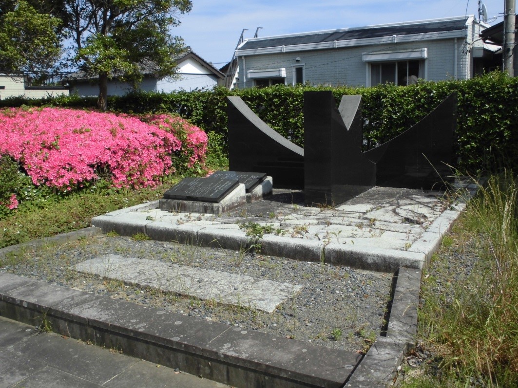 「激甚災害対策特別緊急事業完成記念碑」（静岡県焼津市）の写真